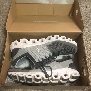 On cloud men tennis shoes